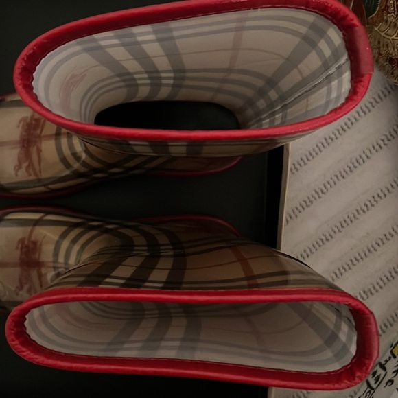 Burberry haymarket mid rain boot size: 38 - Picture 5 of 10